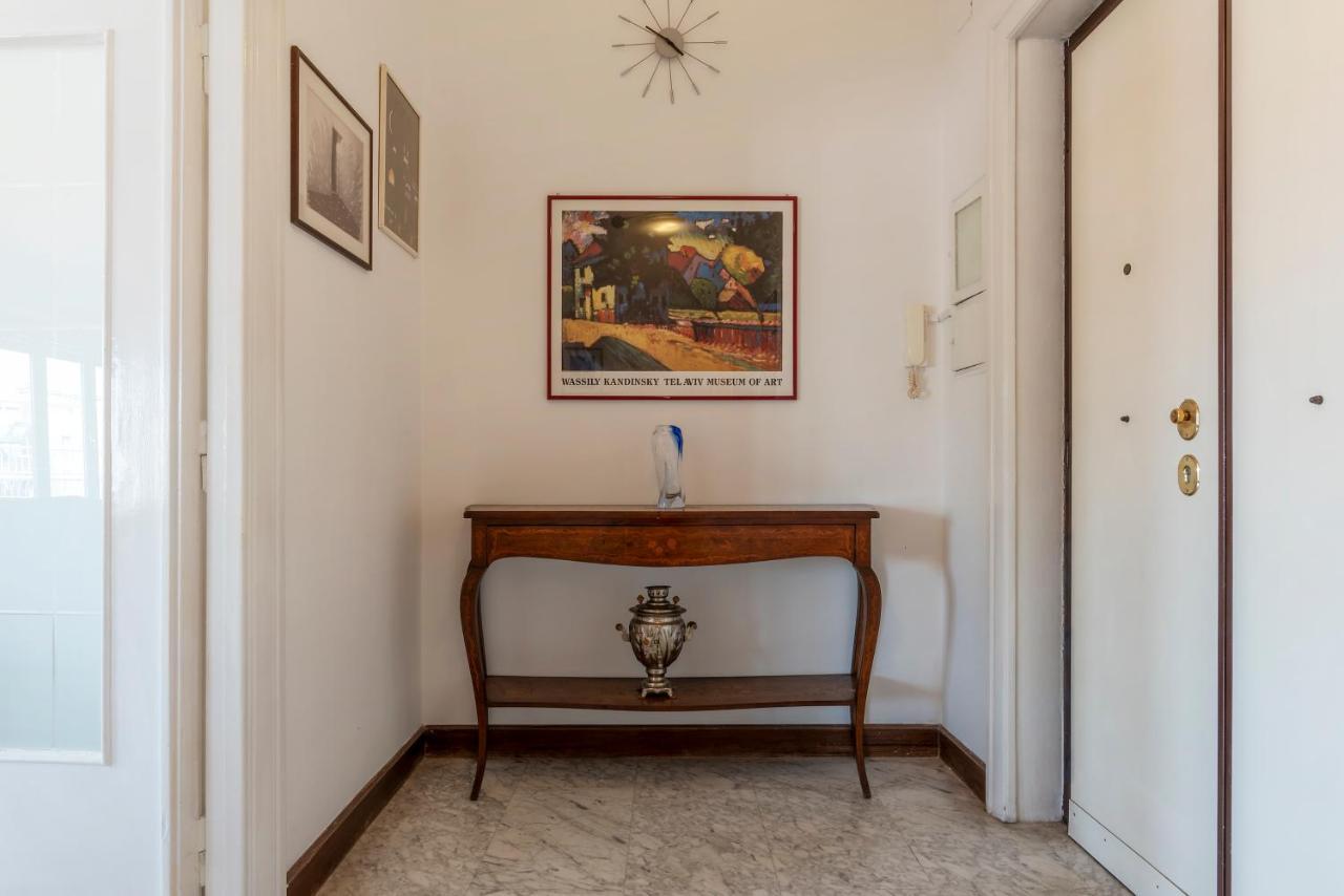 Roomy And Bright Apartment With Terrace Rome Bagian luar foto