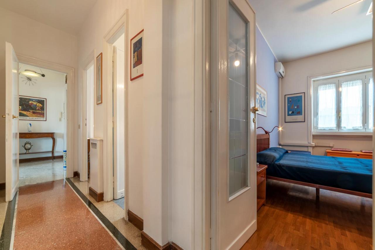 Roomy And Bright Apartment With Terrace Rome Bagian luar foto