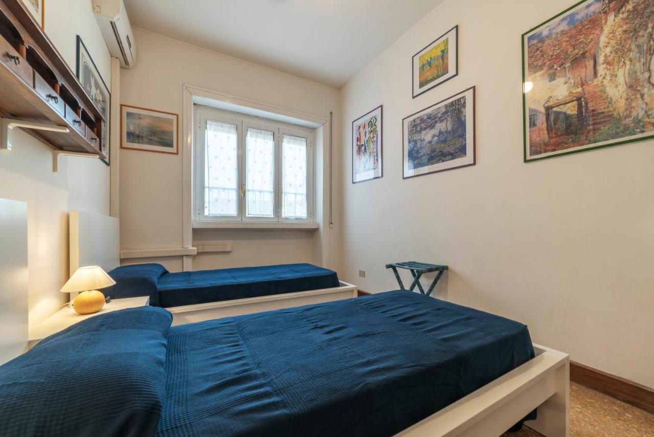 Roomy And Bright Apartment With Terrace Rome Bagian luar foto