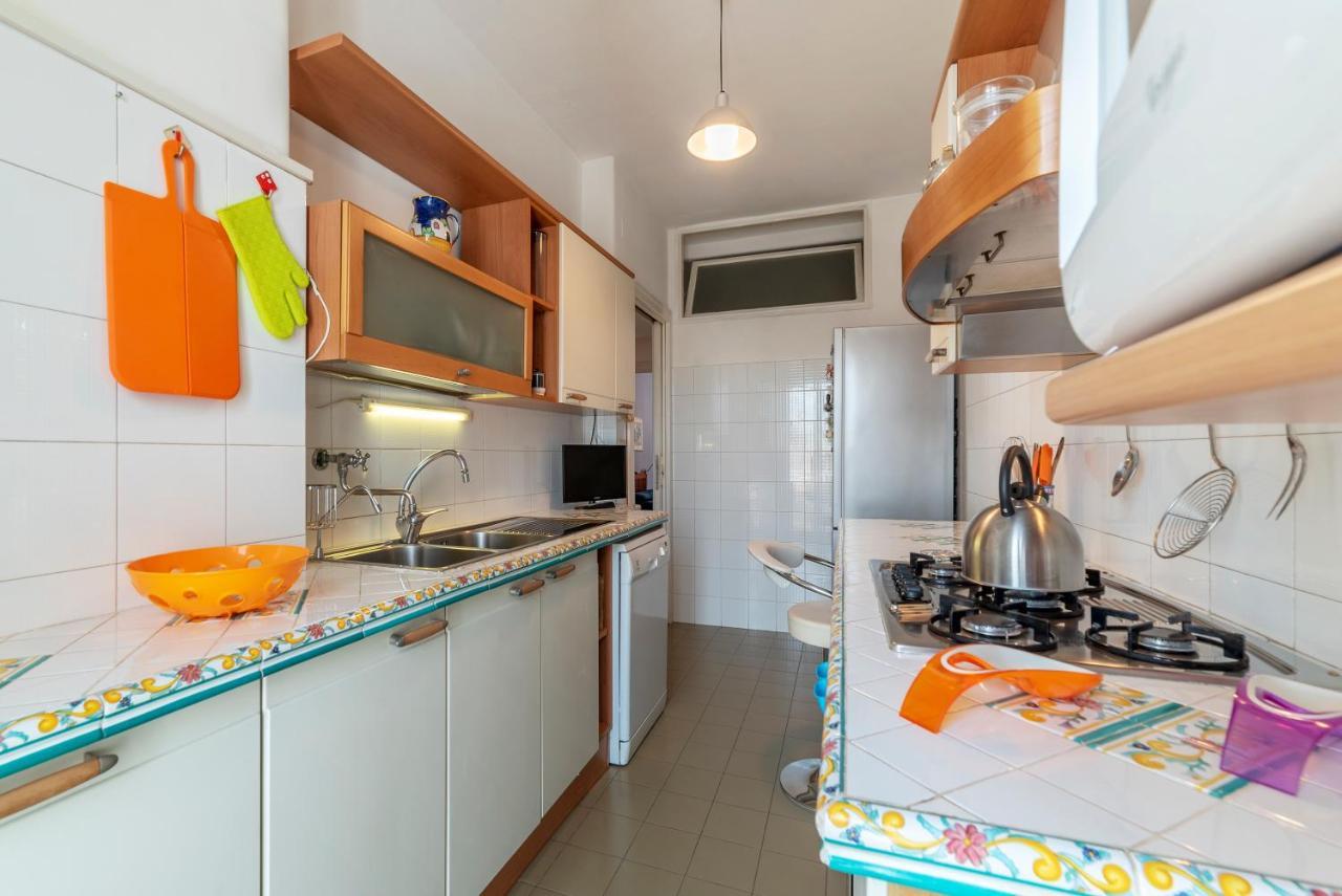 Roomy And Bright Apartment With Terrace Rome Bagian luar foto