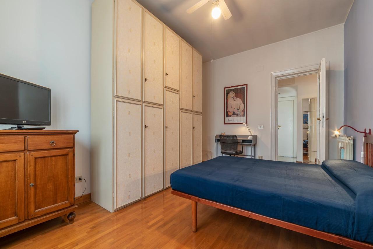Roomy And Bright Apartment With Terrace Rome Bagian luar foto