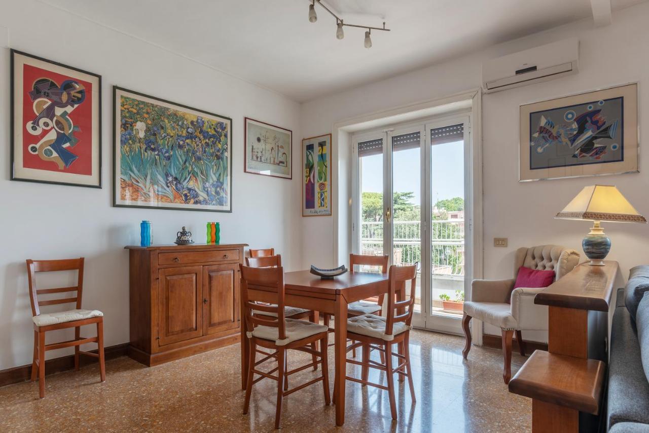 Roomy And Bright Apartment With Terrace Rome Bagian luar foto