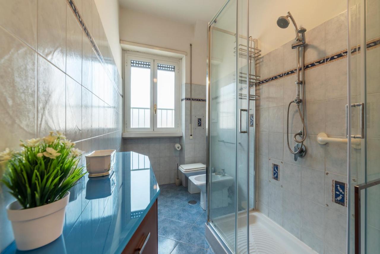 Roomy And Bright Apartment With Terrace Rome Bagian luar foto