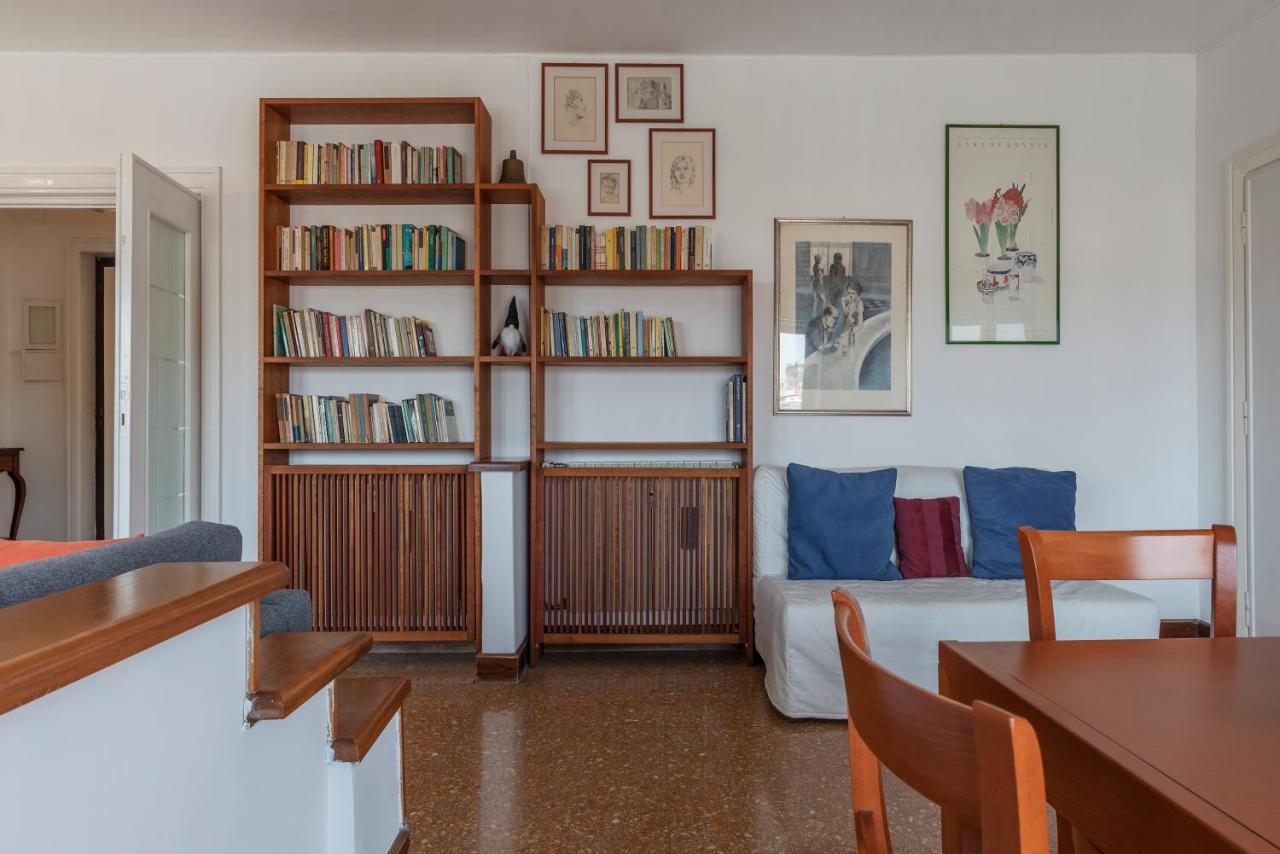 Roomy And Bright Apartment With Terrace Rome Bagian luar foto