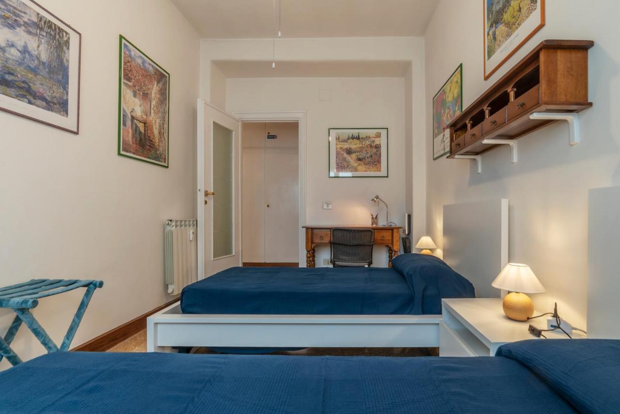 Roomy And Bright Apartment With Terrace Rome Bagian luar foto