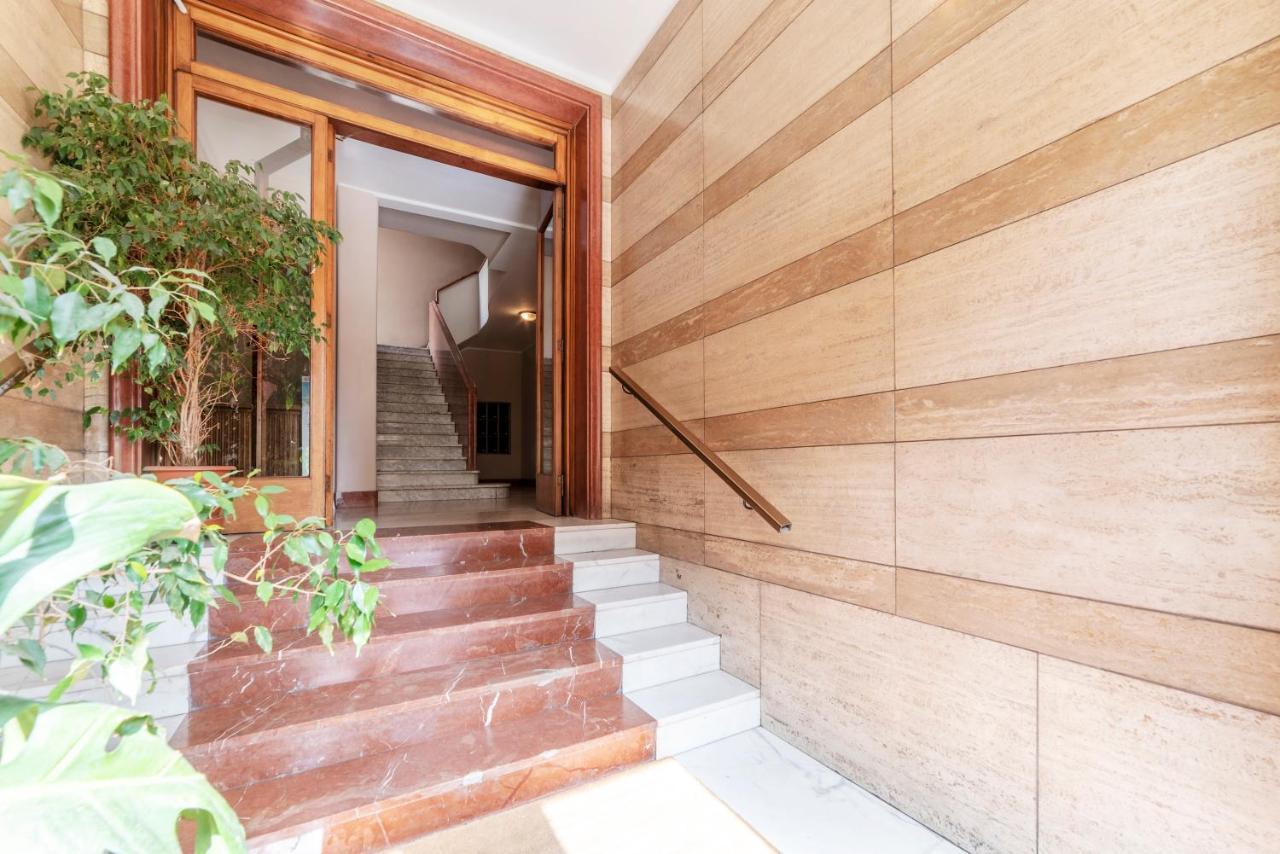 Roomy And Bright Apartment With Terrace Rome Bagian luar foto